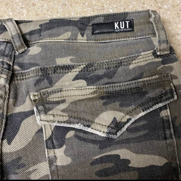Ladies size 4 Kut from the Kloth Camouflage Jean Shorts - Picture 4 of 4